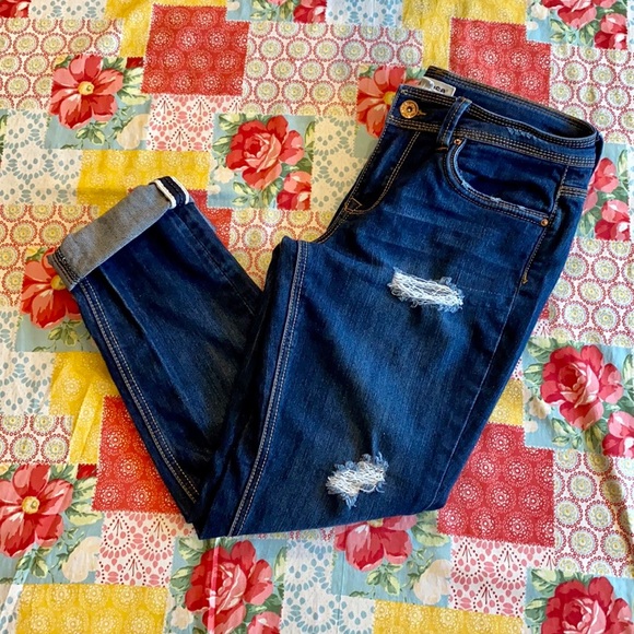 ๐ Dollhouse Distressed Skinny Roll Up Capris! - Picture 2 of 7